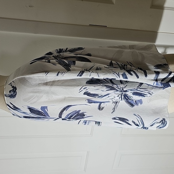 Floral‎ Print Ragland Sleeve Top. Made in ITALY. Oversized 4. WhiteW/ Blue/gray - Picture 5 of 8